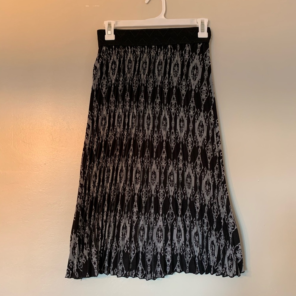 Lularoe skirt - black and white
